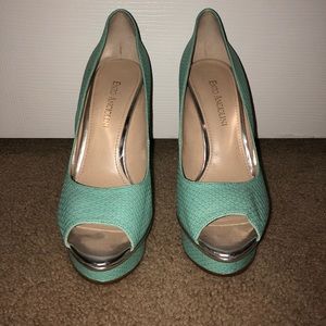 Enzo Angiolini turquoise snake skin heels